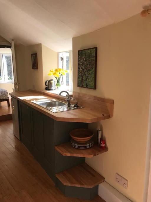 Lyme Clifftop Hideaway Лайм Риджис Екстериор снимка