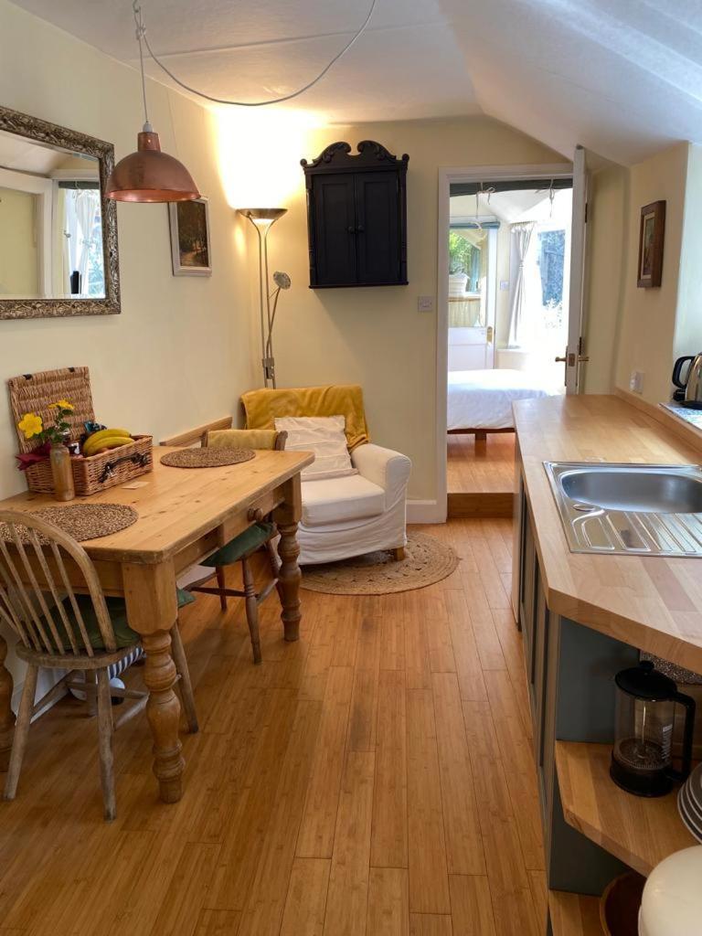 Lyme Clifftop Hideaway Лайм Риджис Екстериор снимка